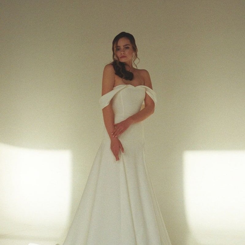 パーティードレス オフホワイト オフショルダー ファスナー くるみ  