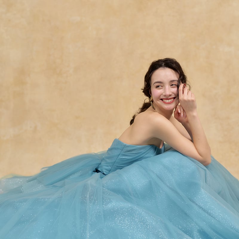 人気上昇！カラードレス キラキラグリッターチュール デザイン感  