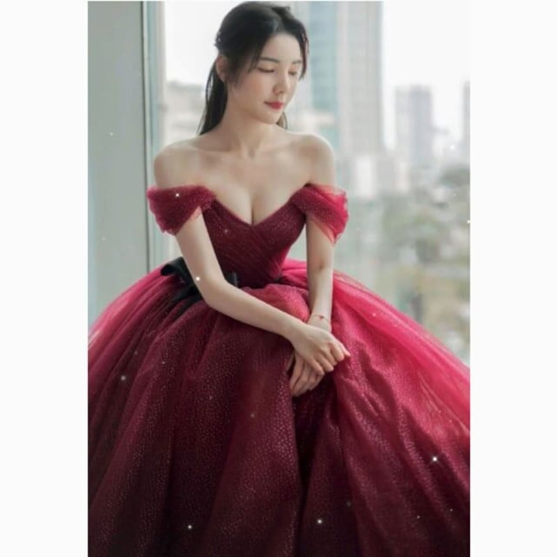ボルドー色 パーティードレス オフショルダー サッシュベルト 2次会 の  