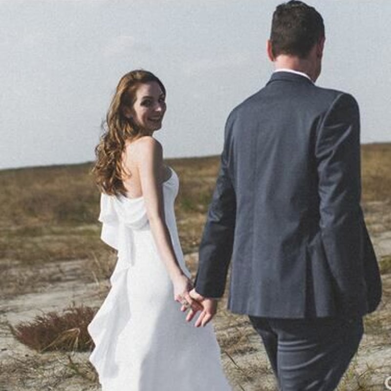 セクシー ワンショルダー ウェディングドレスラッフルフリル 花嫁 2次  