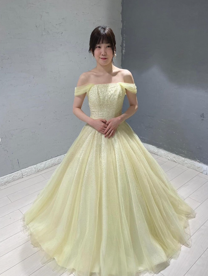 カラードレス オフショルダー パステルイエロー キラキラグリッター  