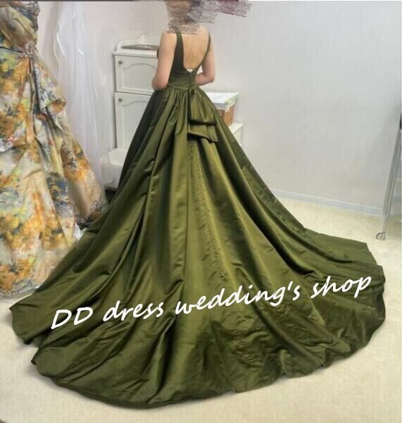 即納！派手な パーティードレス グリーン ベアトップ 光沢サテン  