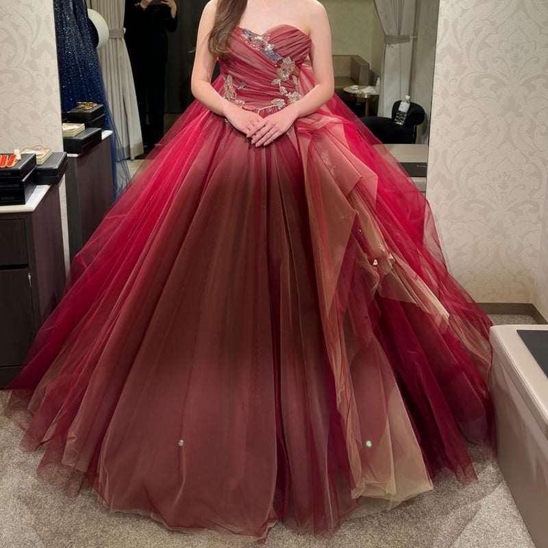 豪華！カラードレス ベアトップ 上品透け袖 大人っぽい デザイン感  