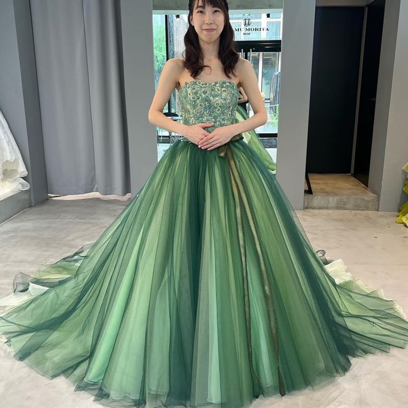 前撮り 拳式 花嫁 結婚式 カラードレス 背中見せ エレガント 刺繍  