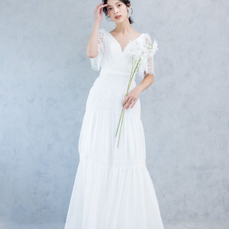 ウエディングドレス デザイン感 背中見せ Vネックドレス ラッフル  