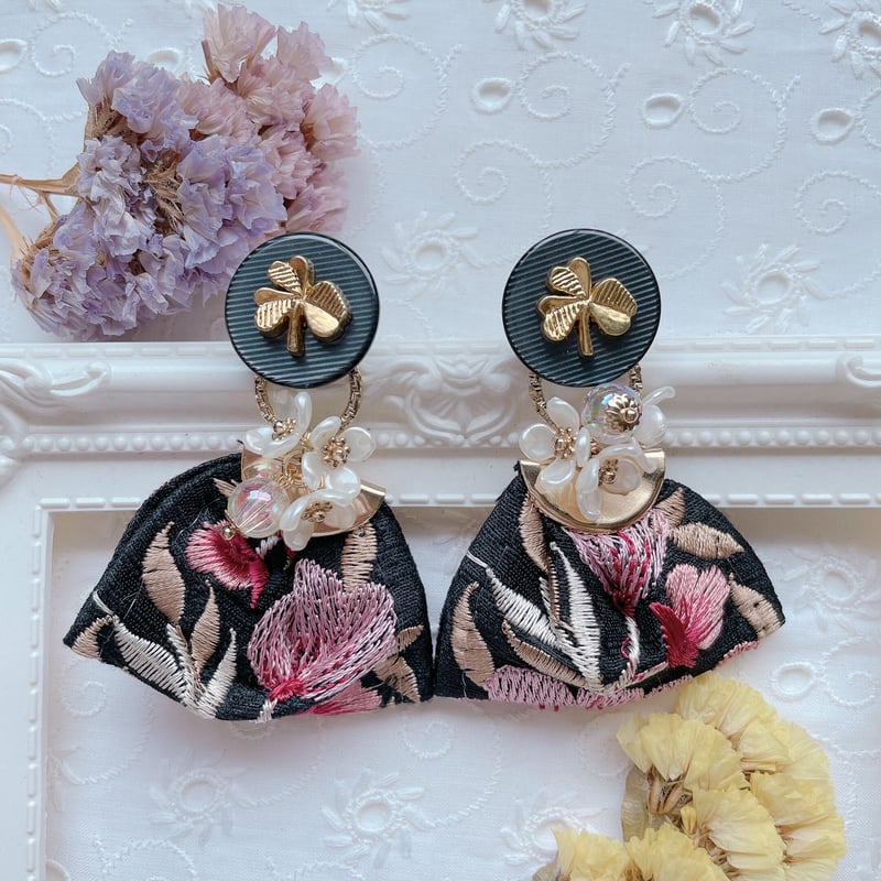 ゴールドクローバーとインド刺繍リボンの2wayイヤリング | florentins365