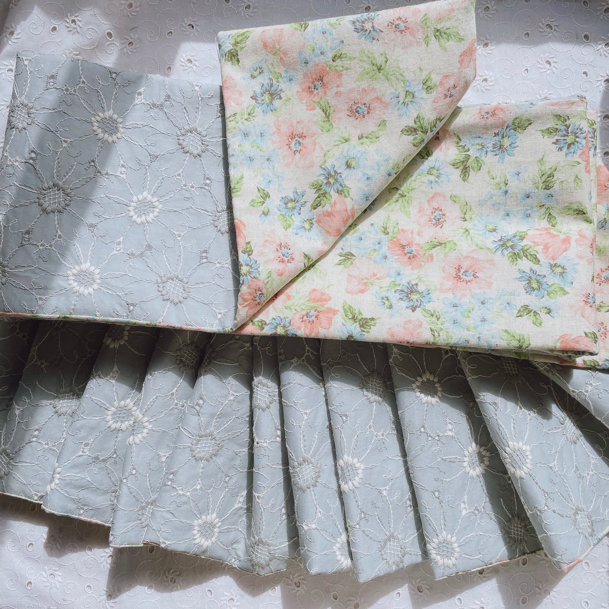 Ü ☆Handmade☆名古屋帯 『コットンレース（マーガレット）✖️ドット』 マーガレットのコットンレースと花柄生地のリバーシブル半幅帯