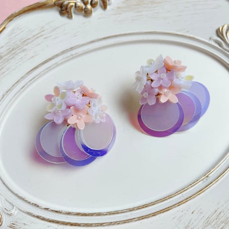 紫陽花の耳飾り◇ドレス（3色ミックスに大判スパンコール）