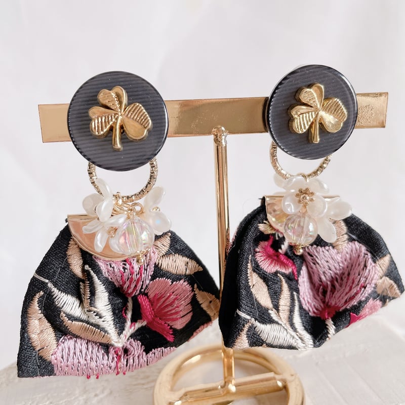 ゴールドクローバーとインド刺繍リボンの2wayイヤリング | florentins365