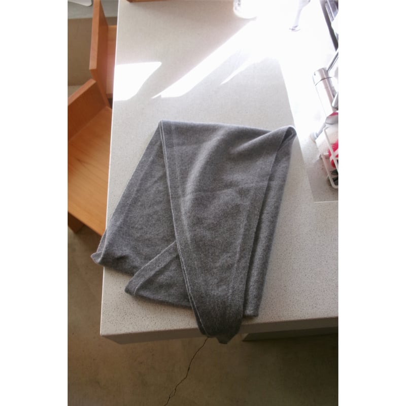 小物 FUJI WHITE CASHMERE SCARF FUJIのWHITE CASHMERE SCARF買って直ぐに巻いて帰る俺 三角形の形かつ