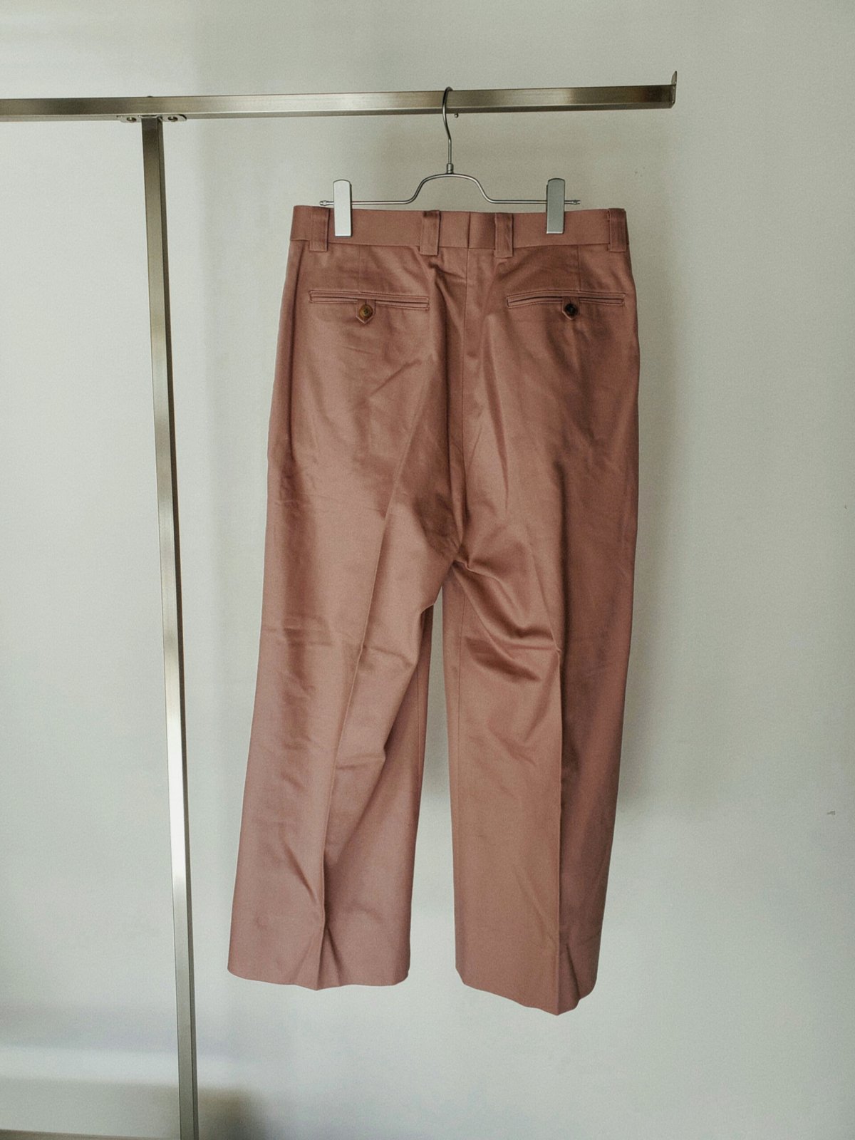 INTERIM / FRENCH ARMY CHINO 1-TUCK BAGGY SLACKS