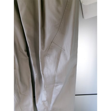 NVRFRGT / 2TUCKED TWISTED TROUSERS *BEIGE