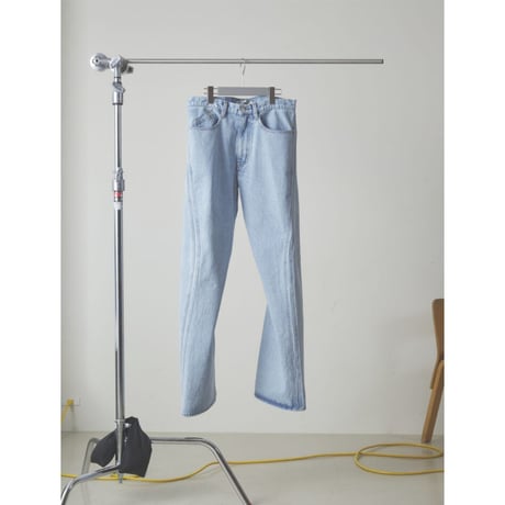 NVRFRGT / 3D TWISTED JEANS- LIGHT FADED INDIGO