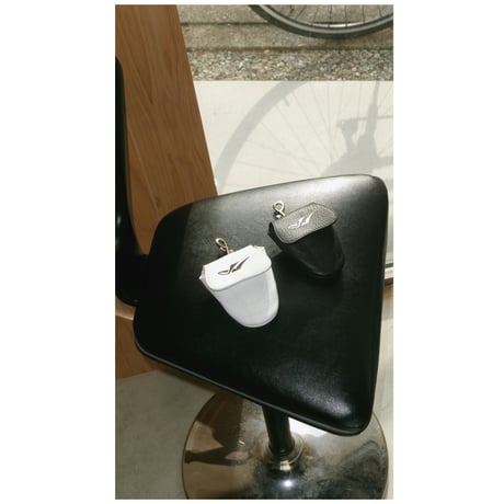 HIDAKA / SPIKE PURSE *WHITE