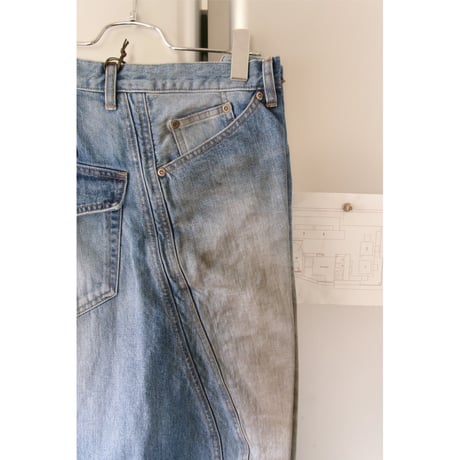 NVRFRGT /  3D TWISTED JORTS *DISTRESSED FADED INDIGO