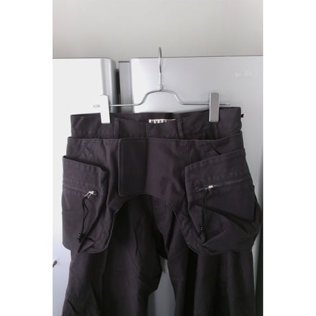 NVRFRGT / DETACHABLE UTILITY CURVED LEG PANTS *CHARCOAL