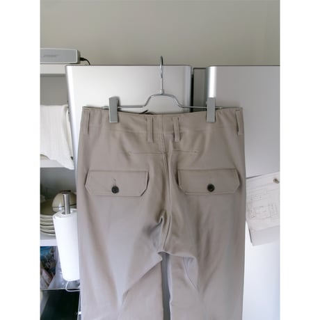 NVRFRGT / 2TUCKED TWISTED TROUSERS *BEIGE