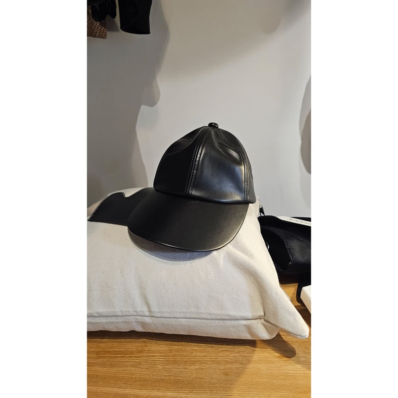 mister it. / Moi-23aw | AVET