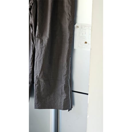 Blanc YM / Crispy Nylon Zip Up Pants *Brown