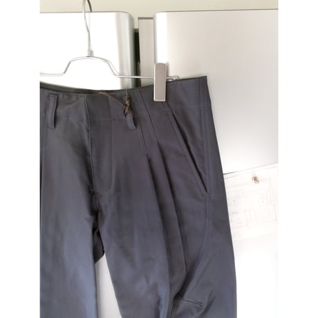 NVRFRGT / 2TUCKED TWISTED TROUSERS *SLATE BLUE