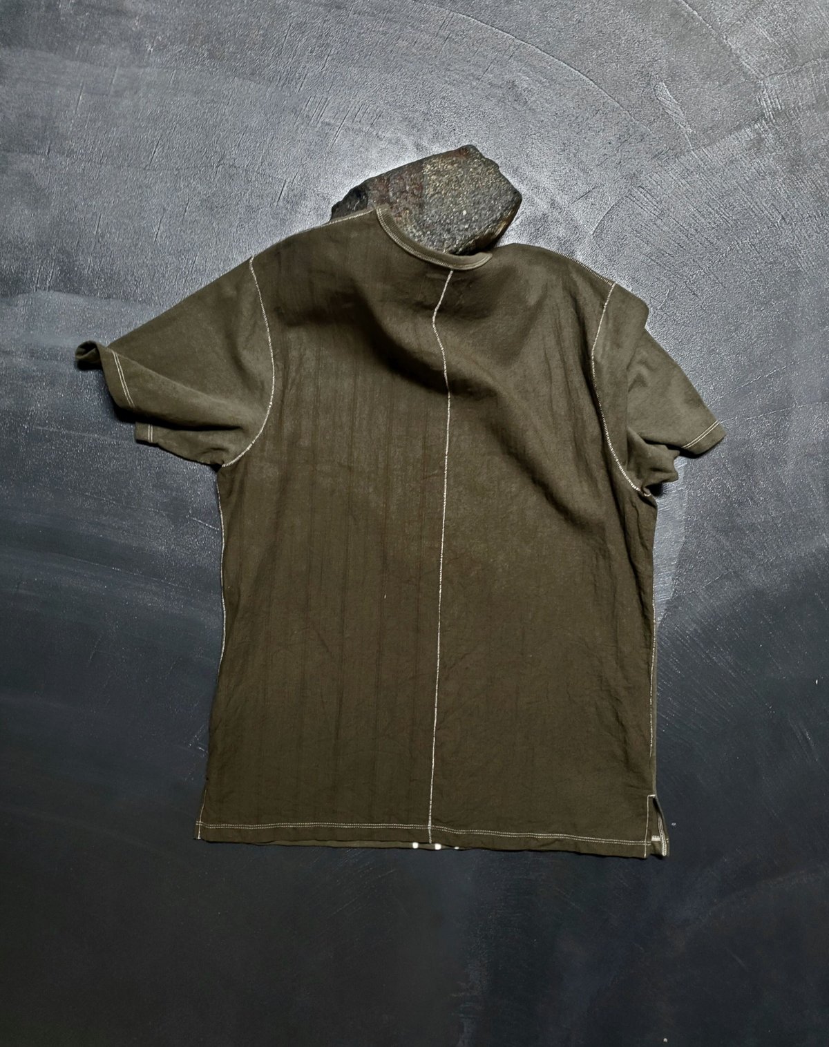 YOKO SAKAMOTO / T-SHIRT OLIVE SHIBORI | AVET