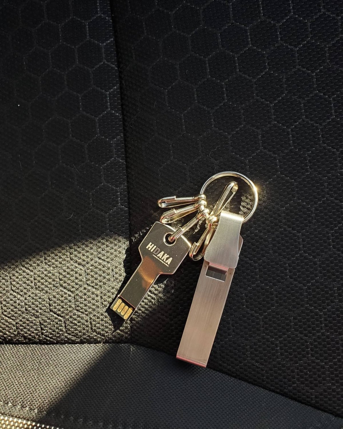 HIDAKA - USB key ring | AVET