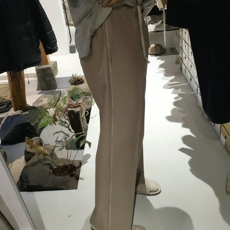 新品未使用タグ付　マメクロゴウチ　Pin Tuck Sweatpantsサイズ3 MOVEFIT® ストレッチショートパンツ [全6色] – muta Online Store