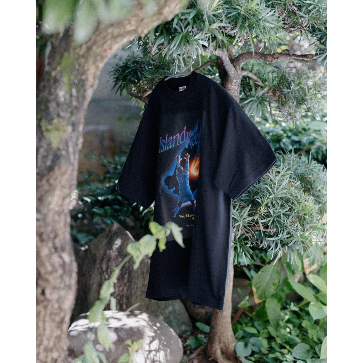別注] HIDAKA / ISLAND KEEPER TEE *Black | AVET