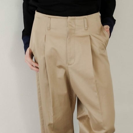 Rich I / UNCLE [TUCK TAPERED TROUSER]-BEIGE