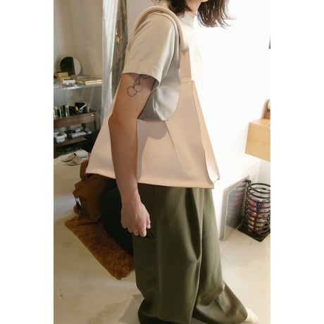 Rich I / TETRA [LEATHER HANDLE BAG] *NATURAL