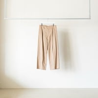 Rich I / UNCLE [TUCK TAPERED TROUSER]-BEIGE