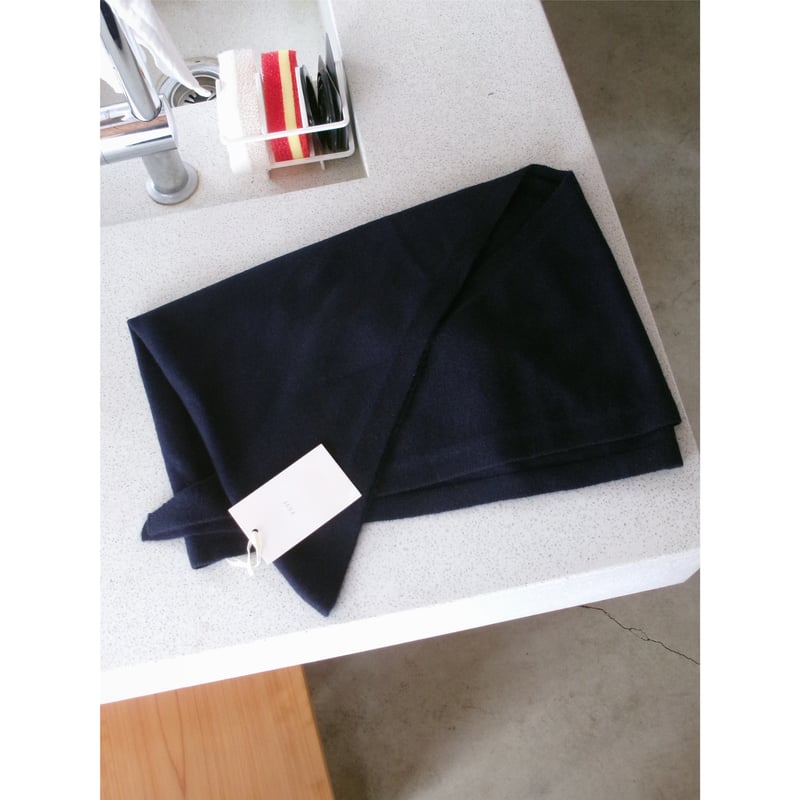 FUJI / WHITE CASHMERE SCARF *NAVY | AVET