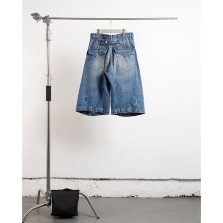 NVRFRGT /  3D TWISTED JORTS *DISTRESSED FADED INDIGO