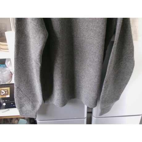 OLD FOLK HOUSE / V-neck Sweater *Gray