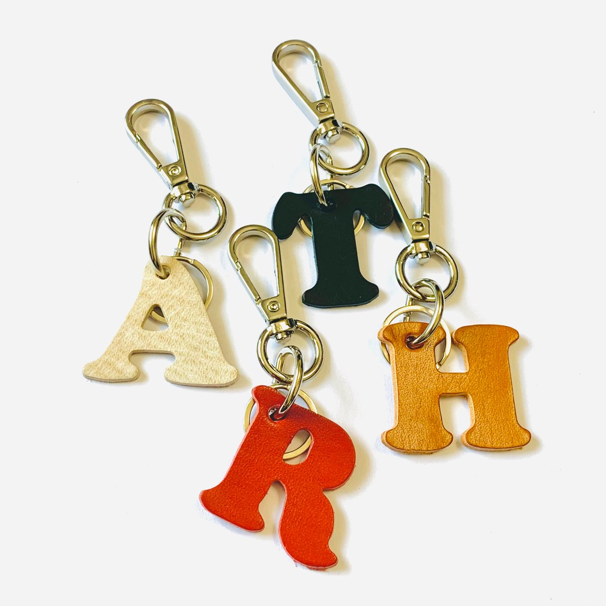 革色/ネイビー】アルファベットチャームA-Z/イニシャルキーホルダー
