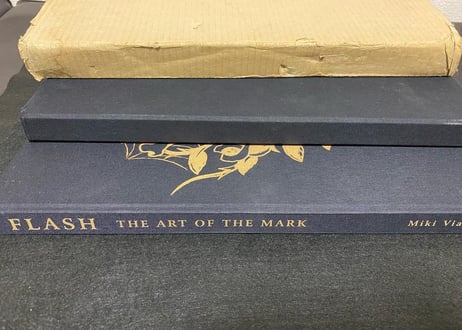 FLASH THE ART OF THE MARK by Miki Vialetto