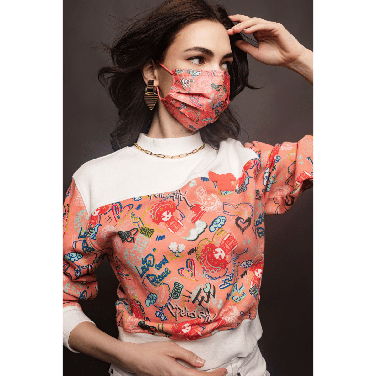 Graffiti Opera Girl （by ヴィヴィアン・タム）3層不織布マスク （1箱10枚入り/１枚ずつ個包装）サイズ：175mm x 95mm