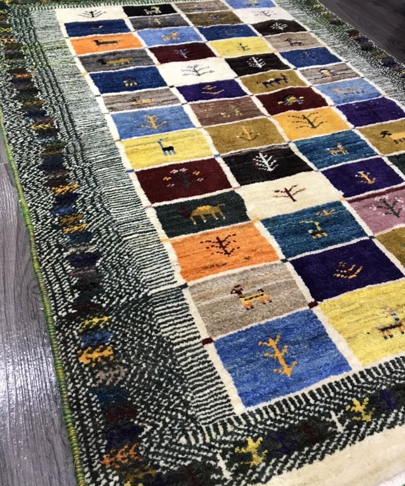 新品 ペルシャ絨毯 手織り リズ ギャッベ 125×85cm 緑色 ラクダ 新品 ペルシャ絨毯 手織り リズ ギャッベ 125×85cm 緑色 ラクダ