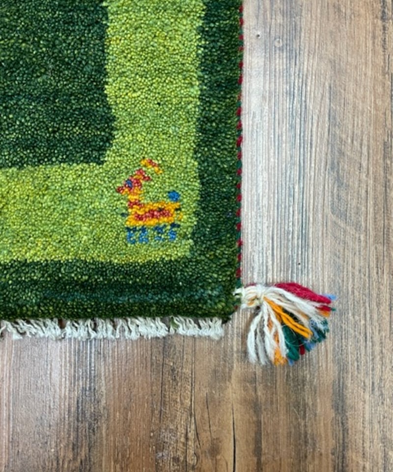 新品 ペルシャ絨毯 手織り ギャッベ59×40cm 緑色 山羊 生命の木 新品 ペルシャ絨毯 手織り ギャッベ59×40cm 緑色 山羊 生命の木