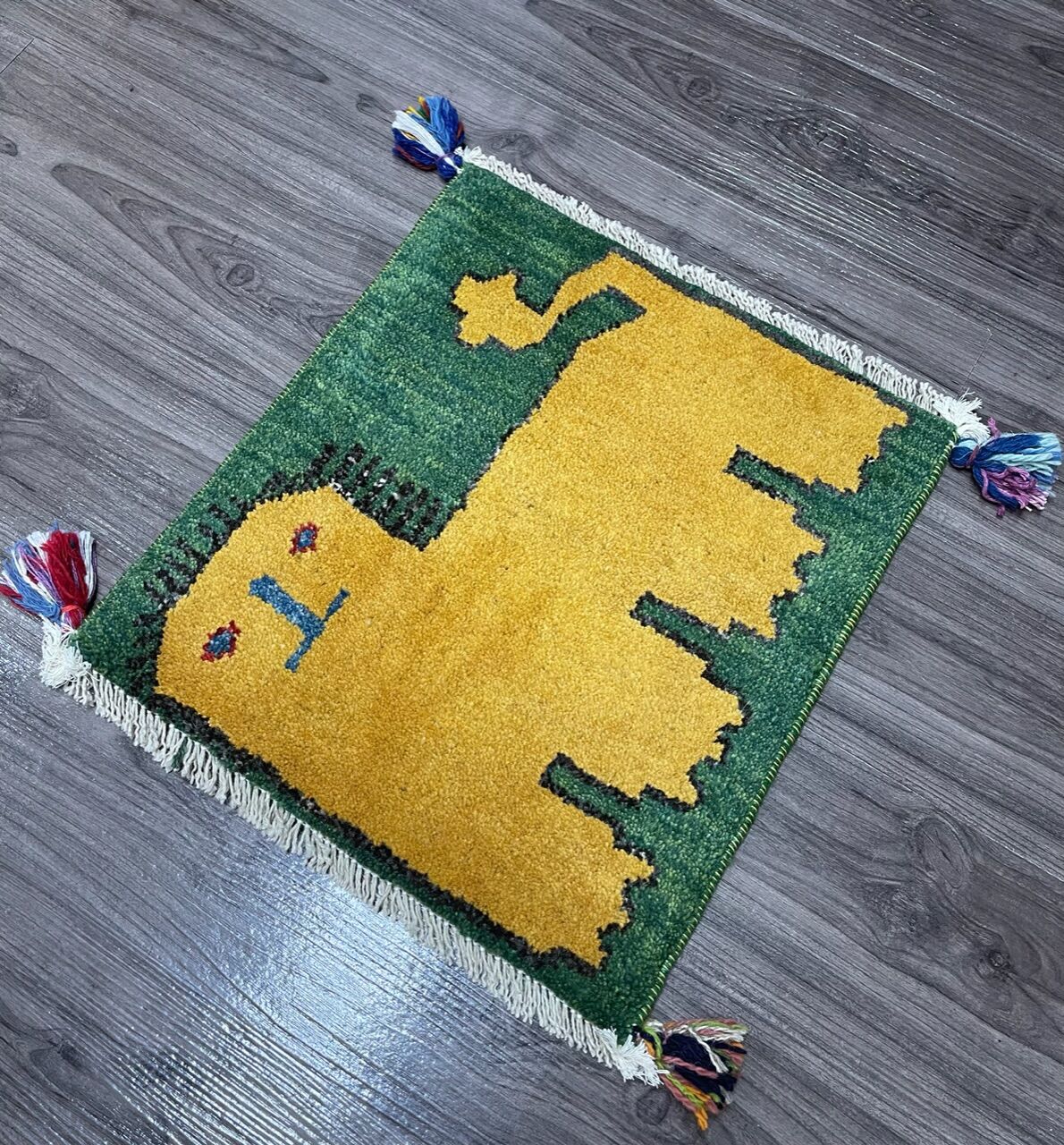 新品　ペルシャ絨毯　手織り　ヤラメ産　ライオン　緑色 新品 ペルシャ絨毯 手織り ギャッベ 43×39cm 緑 ライオン | SASANIAN
