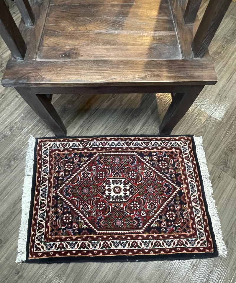 ペルシャ絨毯　ザンジャン産　ビジャール ウールラグ 新品 ペルシャ絨毯 手織り ザンジャン産 マヒ柄 74×53cm 茜色