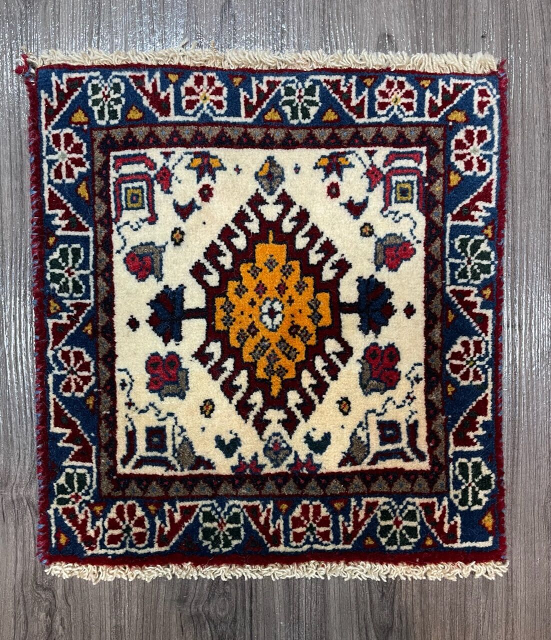 新品 ペルシャ絨毯 手織り ヤラメ産 トライバルラグ