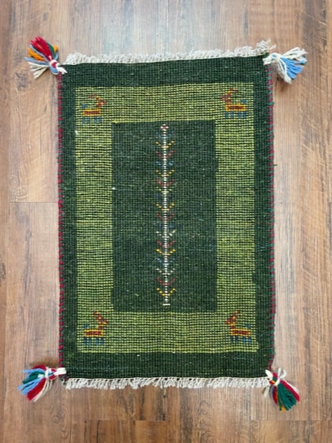 新品 ペルシャ絨毯 手織り ギャッベ59×40cm 緑色 山羊 生命の木 新品 ペルシャ絨毯 手織り ギャッベ59×40cm 緑色 山羊 生命の木