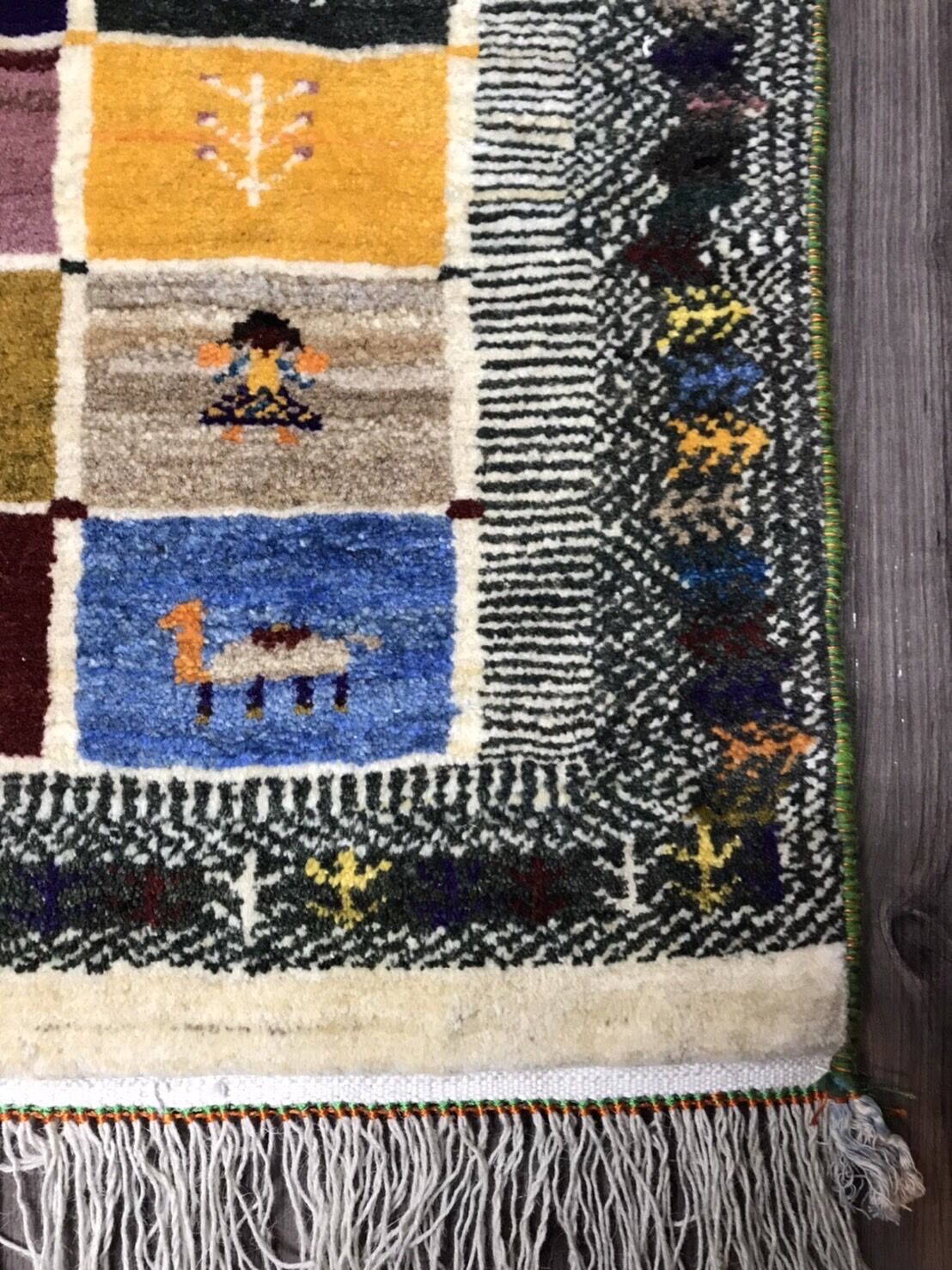 新品 ペルシャ絨毯 手織り リズ ギャッベ 125×85cm 緑色 ラクダ 新品 ペルシャ絨毯 手織り リズ ギャッベ 125×85cm 緑色 ラクダ