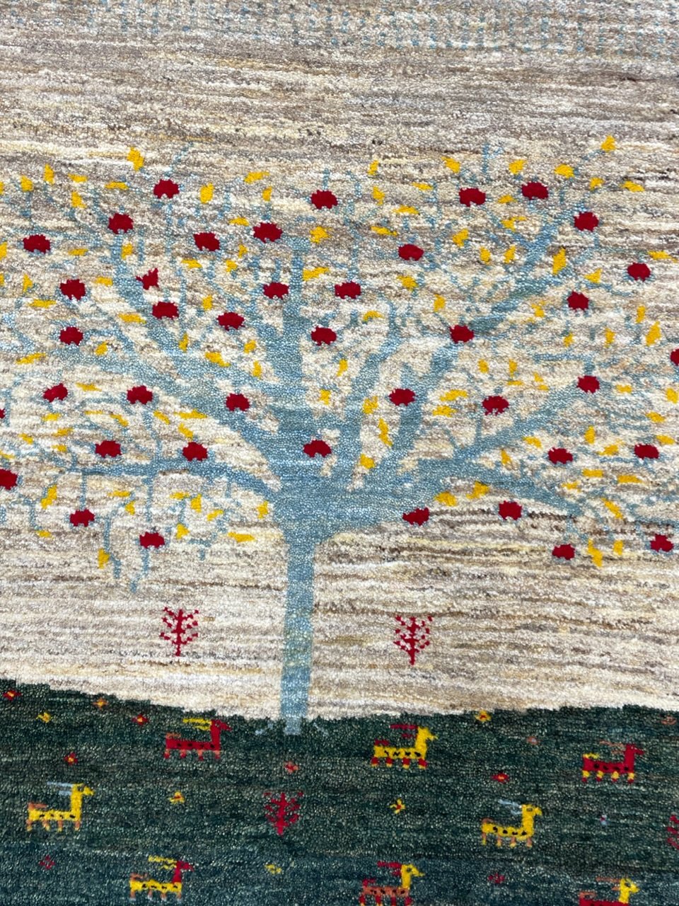 新品 ペルシャ絨毯 手織り リズ ギャッベ 122×85cm 風景 ザクロ 新品 ペルシャ絨毯 手織り リズ ギャッベ 122×85cm 風景 ザクロ