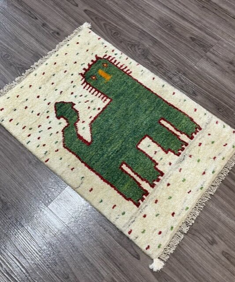 新品　ペルシャ絨毯　手織り　ヤラメ産　ライオン　緑色 新品 ペルシャ絨毯 手織り ヤラメ産 ライオン 緑色