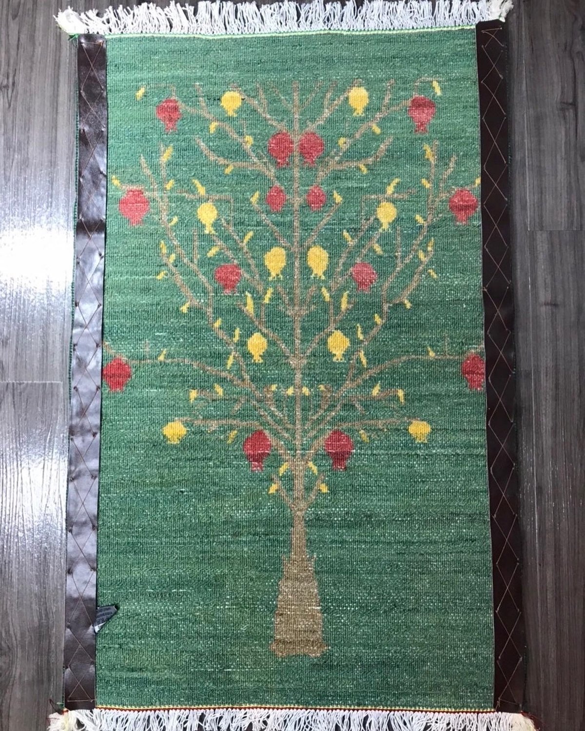 新品 ペルシャ絨毯 手織りリズギャッベ 86cm×57cm 緑 ザクロの木