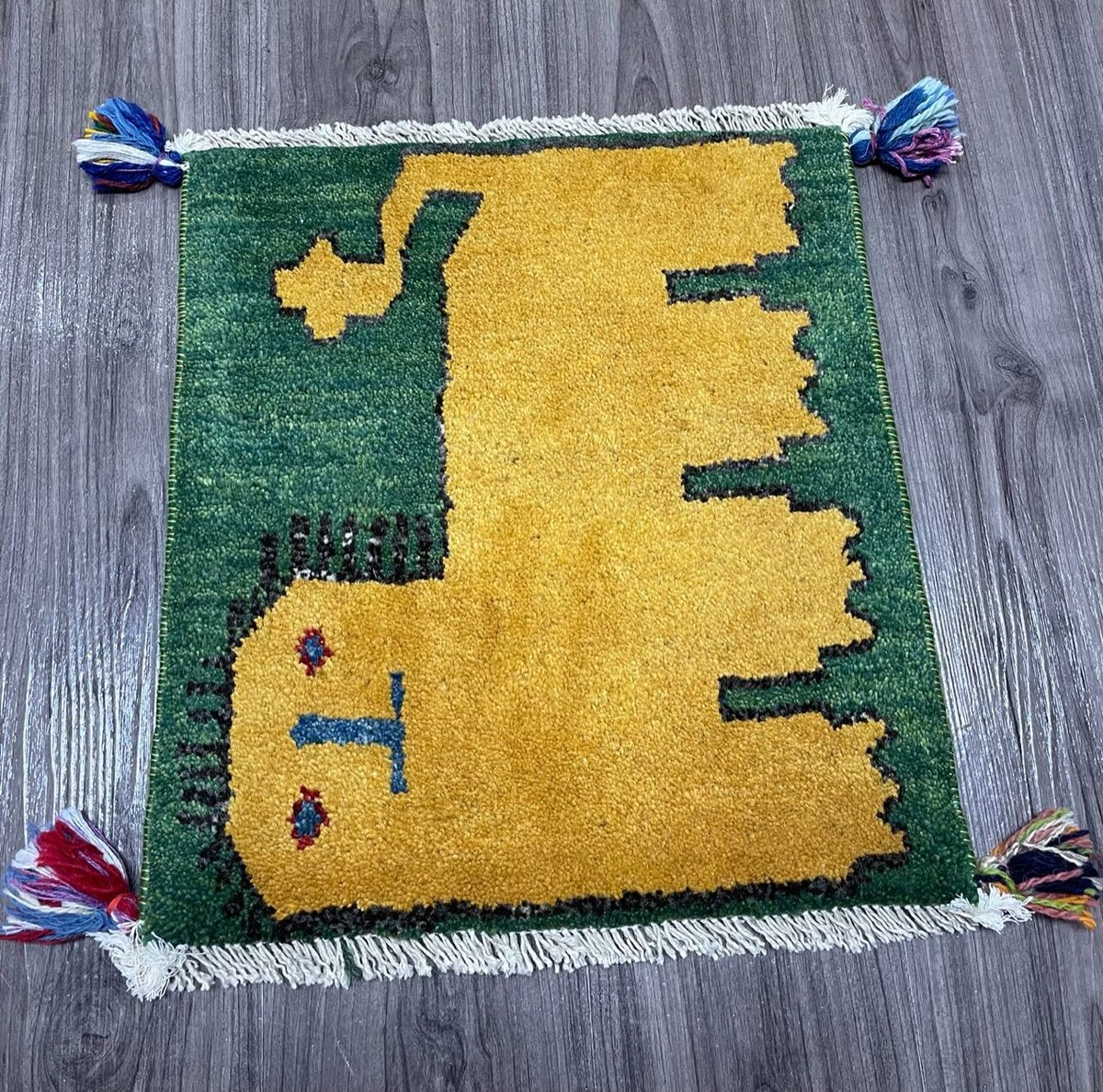 新品　ペルシャ絨毯　手織り　ヤラメ産　ライオン　緑色 新品 ペルシャ絨毯 手織り ギャッベ 43×39cm 緑 ライオン | SASANIAN