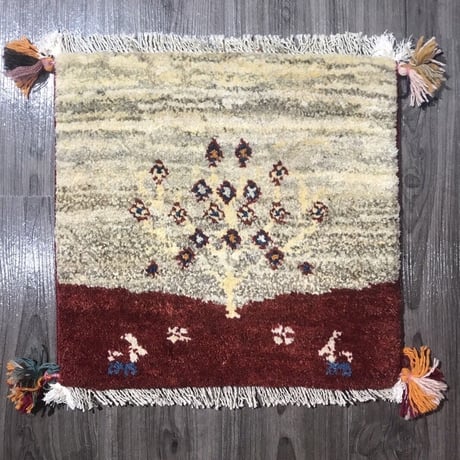 新品　ペルシャ絨毯　手織り　ギャッベ　40cm×43cm  ナチュラル　赤　山羊　生命の木　花
