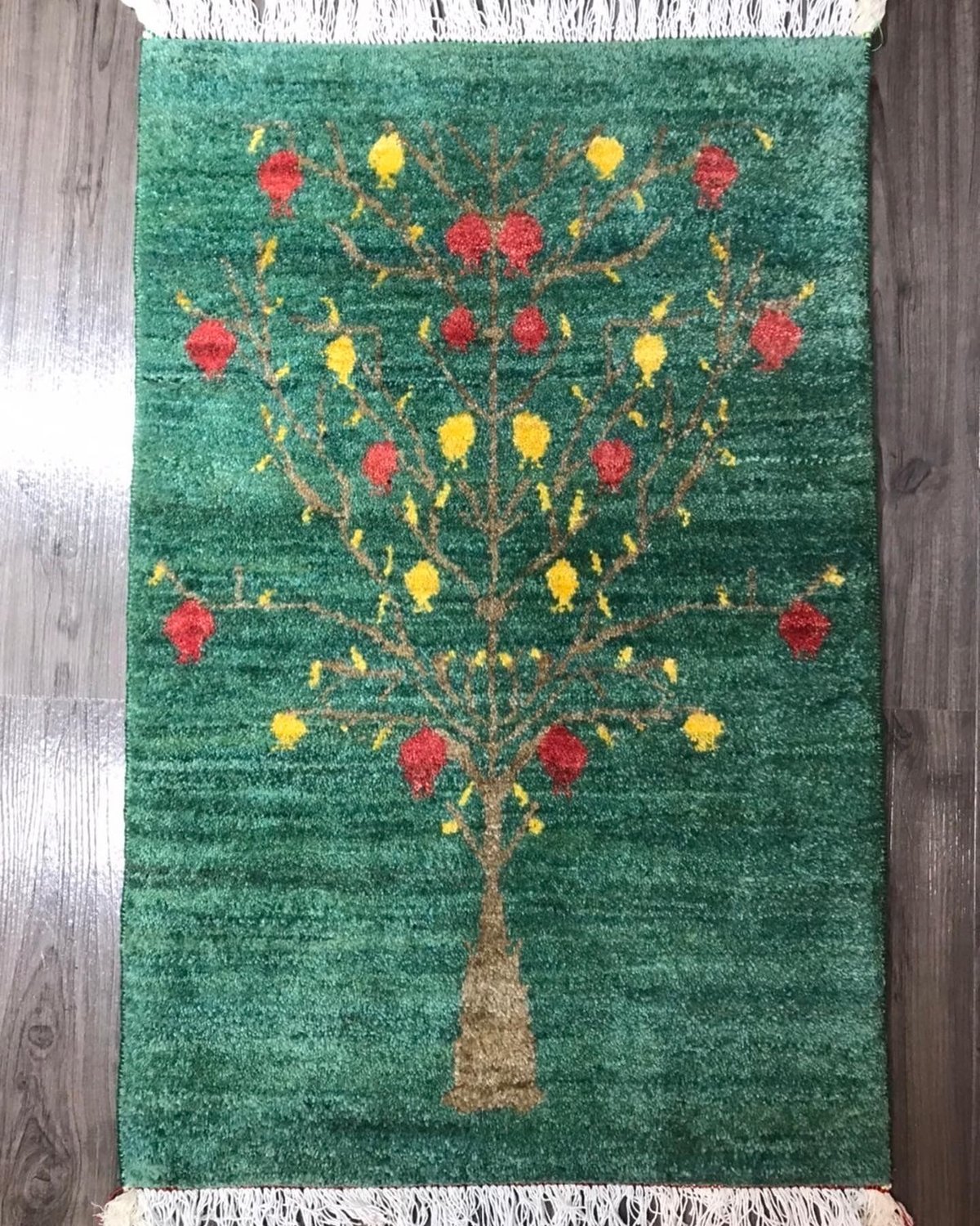 新品 ペルシャ絨毯 手織りリズギャッベ 86cm×57cm 緑 ザクロの木 